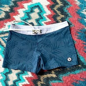 Vuori Women’s Board Shorts, Size Small - BRAND NEW